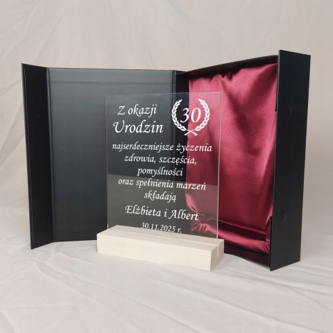Prezent urodzinowy - elegancka statuetka w etui z grawerem 20 30 40 50 60