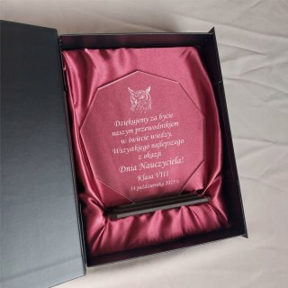 Statuetka podziękowanie dla nauczyciela w eleganckim etui dla Wychowawcy