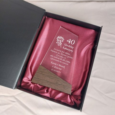 Statuetka urodzinowa - elegancki prezent w etui na wyjątkową okazję GRAWER