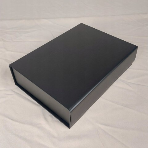 Statuetka urodzinowa - elegancki prezent w etui na wyjątkową okazję GRAWER