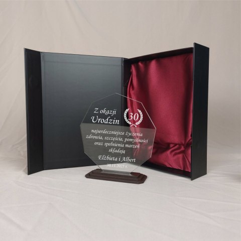 Statuetka z dedykacją wyjątkowy prezent urodzinowy w etui z grawerem 30 50