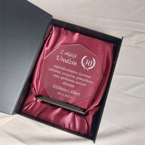 Statuetka z dedykacją wyjątkowy prezent urodzinowy w etui z grawerem 30 50