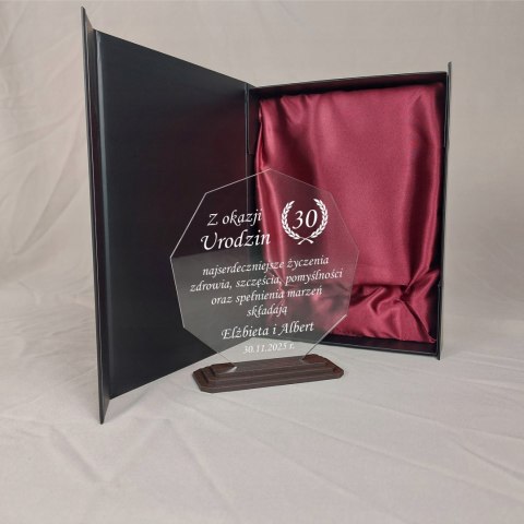 Statuetka z dedykacją wyjątkowy prezent urodzinowy w etui z grawerem 30 50