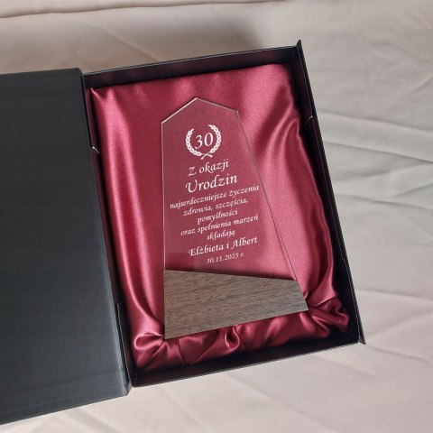 Wyjątkowy prezent urodzinowy - elegancka statuetka w pudełku 30 40 50 60 70