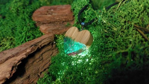 Naszyjnik z Dębu i błękitnej żywicy z Etui