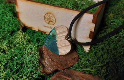 Naszyjnik z Dębu i błękitnej żywicy z Etui