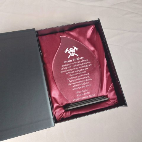 Podziękowanie dla strażaka elegancka statuetka z dedykacją Dzień Strażaka