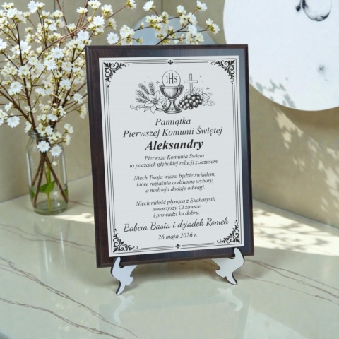 Elegancka pamiątka komunijna z grawerem
