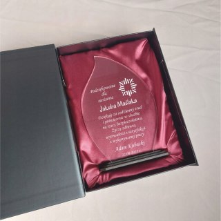 Upominek dla funkcjonariusza Policji elegancka statuetka dedykacja Policja