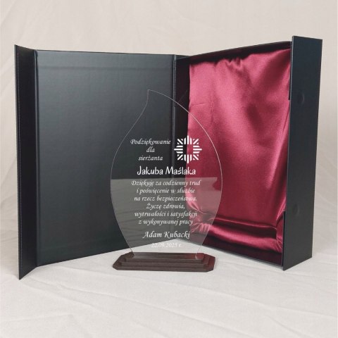 Upominek dla funkcjonariusza Policji elegancka statuetka dedykacja Policja