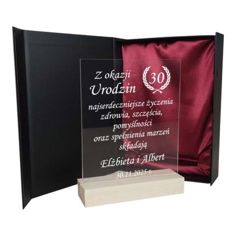 statuetka na urodziny z grawerem w eleganckim etui prezent personalizowany
