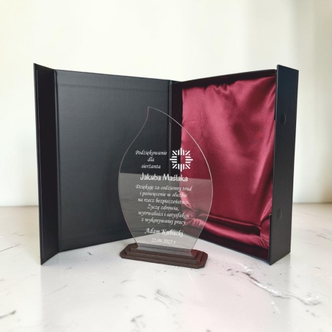 elegancka statuetka z grawerem dla sierżanta