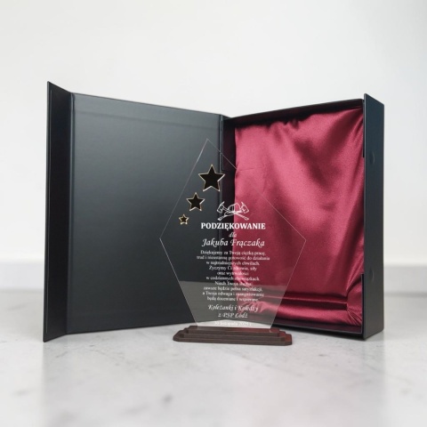 elegancka statuetka z grawerem i złotymi gwiazdkami